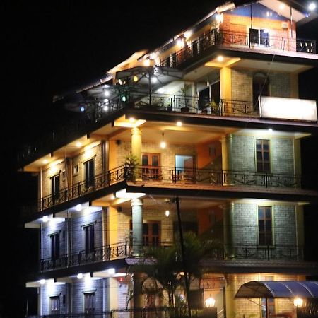 Hotel Young'S Stupa Ranipauwa ภายนอก รูปภาพ