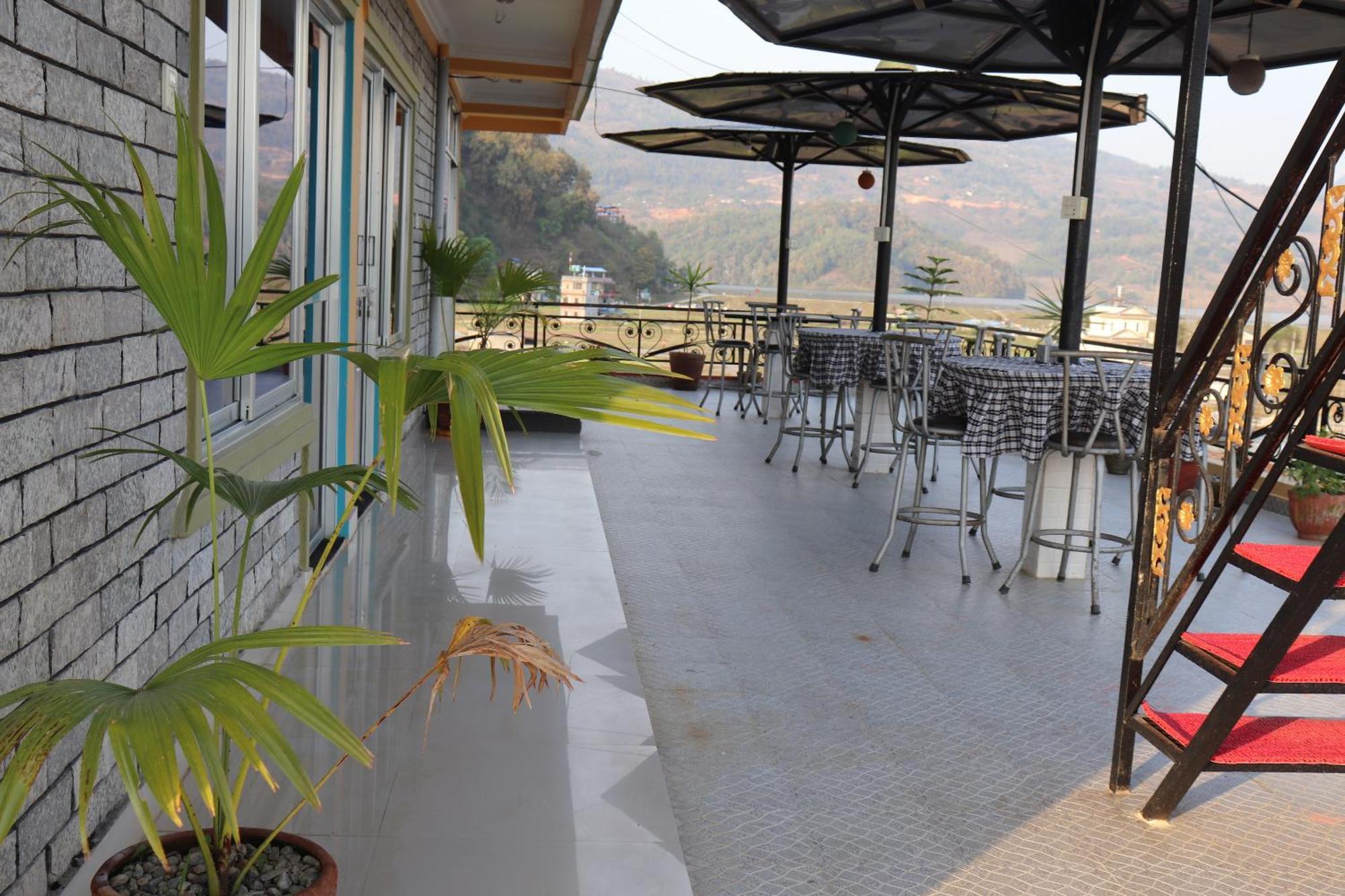 Hotel Young'S Stupa Ranipauwa ภายนอก รูปภาพ
