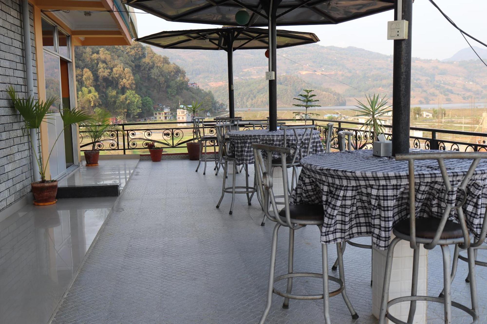 Hotel Young'S Stupa Ranipauwa ภายนอก รูปภาพ